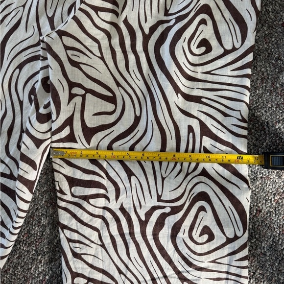 Tahari Chocolate Brown and Cream Zebra Print 100% Linen Capri Pants Wide leg M - Picture 8 of 9